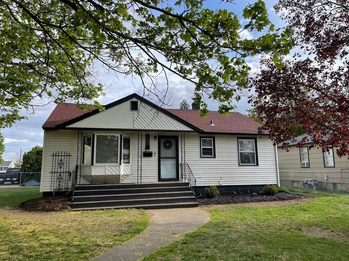 Primary Photo - Audubon-Downriver Neighborhood 3+ bedroom,...