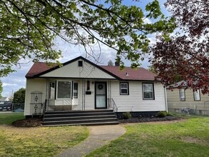 Building Photo - 3703 W Rockwell Ave