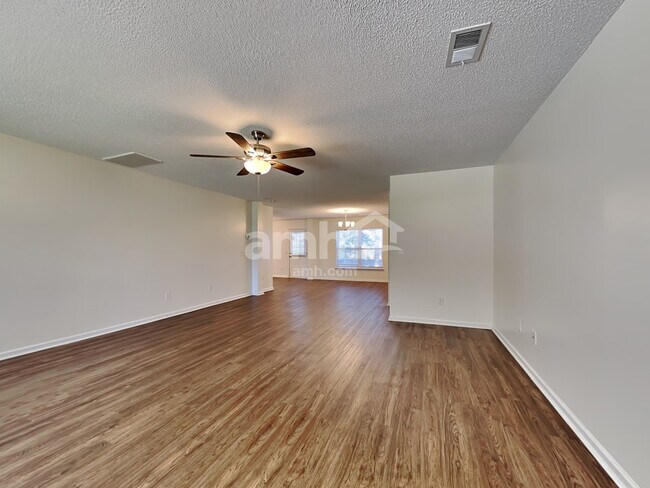 Foto del edificio - 3010 Kinswood Ln