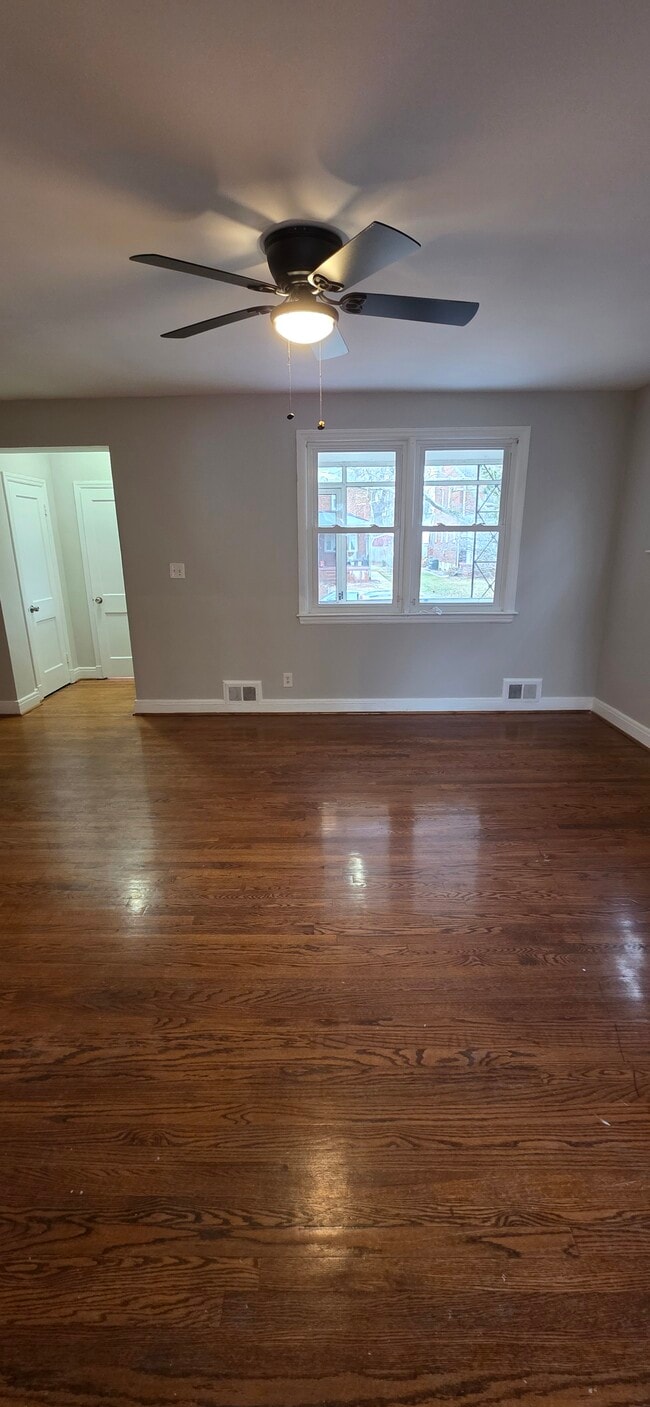 Building Photo - 3909 Rosecrest Ave