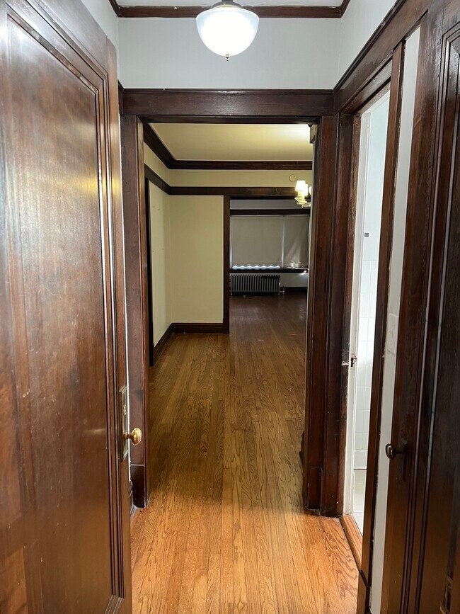 Foto del edificio - 5904 W Berteau Ave