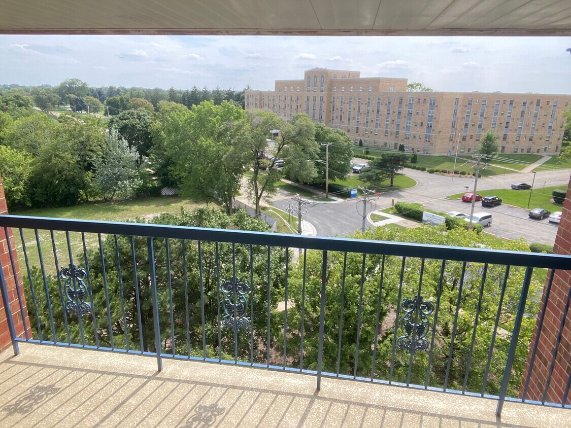 Building Photo - 7120 N Milwaukee Ave