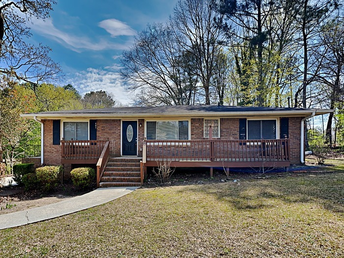 Primary Photo - Spacious brick ranch home in Mableton
