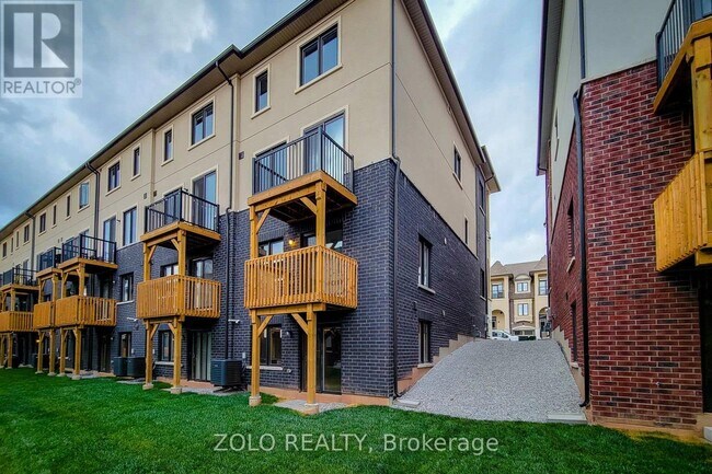 Building Photo - 1350 Kaniv St