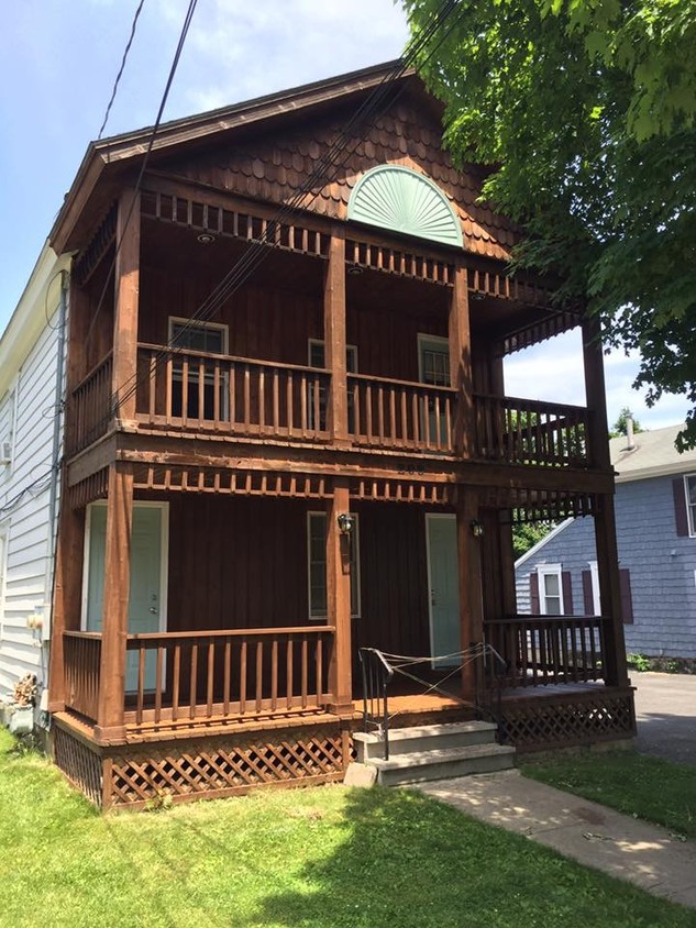 Primary Photo - 209 E Ellis St