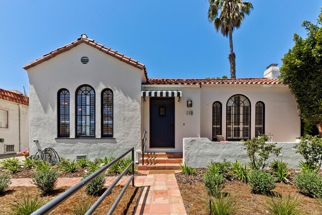 Building Photo - 119 N Almont Dr