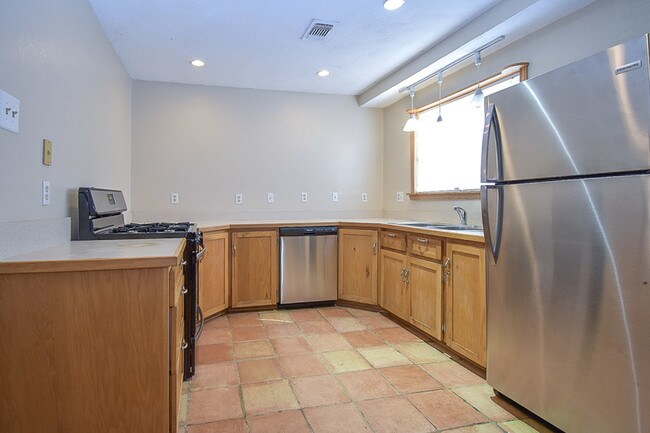 Foto del edificio - 2035 Countryside Village Blvd