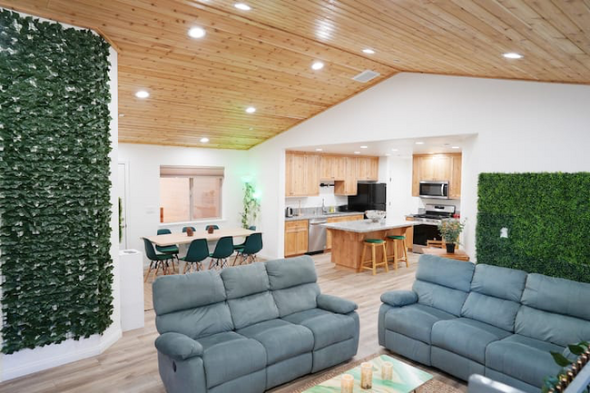 Building Photo - 16701 Sandalwood