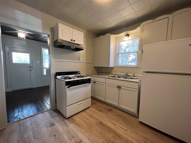 Building Photo - 1714 Cecelia St