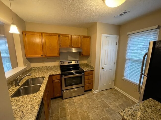 Building Photo - Charming 3 Bedroom House in Chapel Hill!