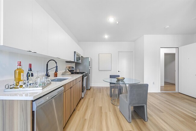 Foto del edificio - 30-32 McAdoo Ave