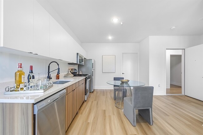 Building Photo - 30-32 McAdoo Ave