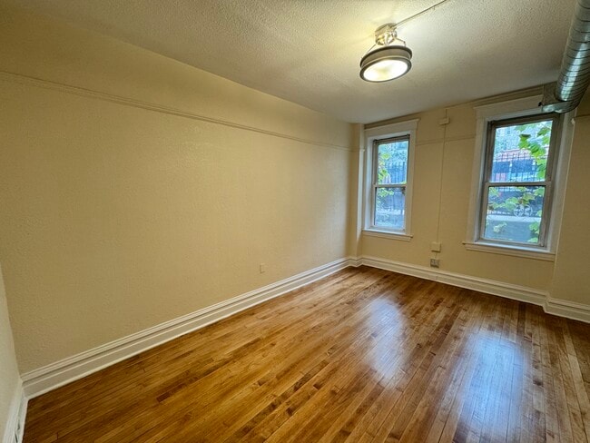 Foto del edificio - 1527 W Haddon Ave