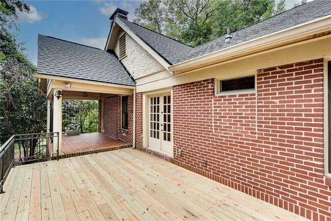 Building Photo - 1424 Emory Rd NE