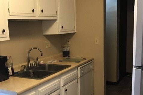 Kitchen - 1124 Appletree Ln