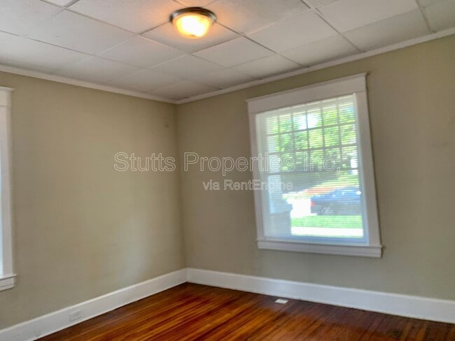 Building Photo - 409 N Poplar St