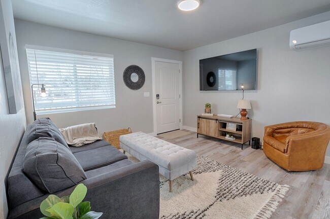 Foto del edificio - 1110 West Woodland Lake Road, Unit B