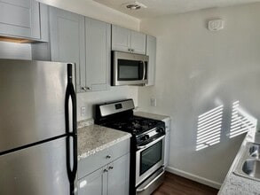 Building Photo - Melrose Oasis Apartments