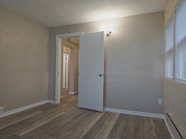 Foto del edificio - 808 W Cypress Ave