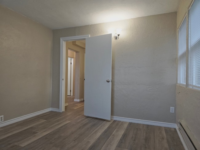Building Photo - 808 W Cypress Ave