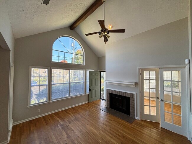 Foto del edificio - Cherry Hill condo, highly desired!