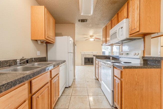 Foto del edificio - 9402 Valley Ridge