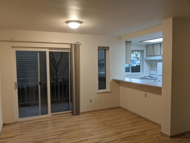 Building Photo - 2 bedroom in Seattle WA 98103