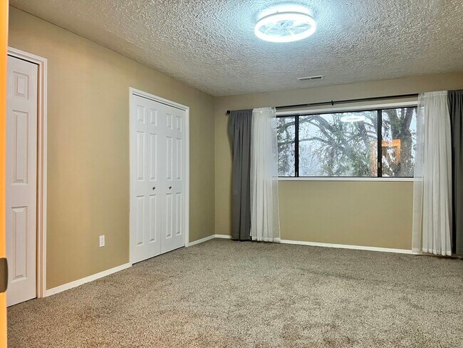 Building Photo - 13806 NW 10th Ct