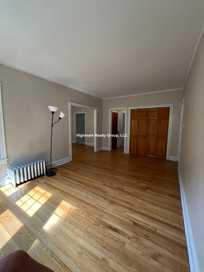 Building Photo - 910 Reba Pl