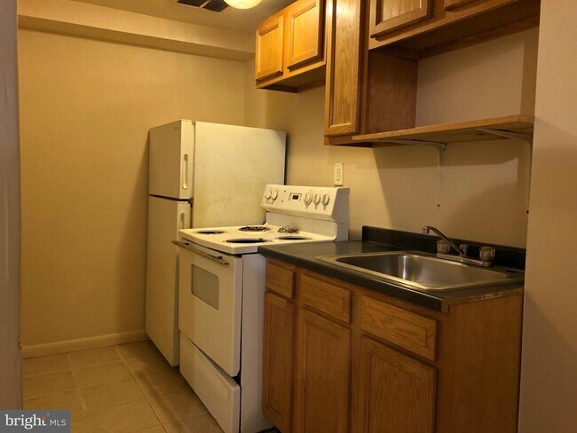 Building Photo - 1410 Harford Square Dr