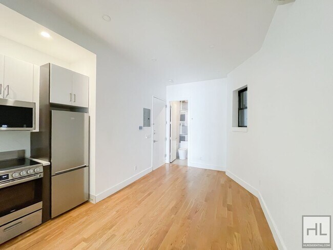 Building Photo - DEKALB AVENUE / Clinton Hill / 1-Bed 1-Bat...