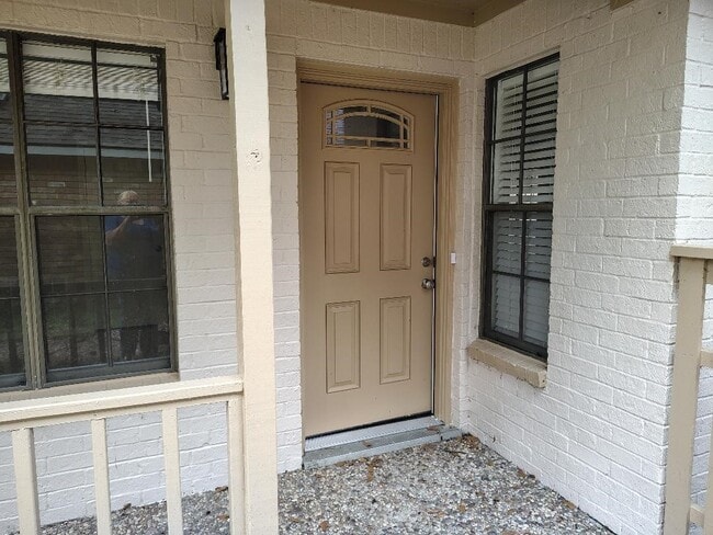 Building Photo - 2823 Whitman Dr