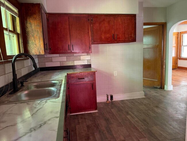 Building Photo - 4572 N 38th St