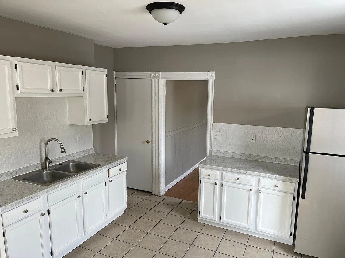 Foto principal - 1108 E 3rd St