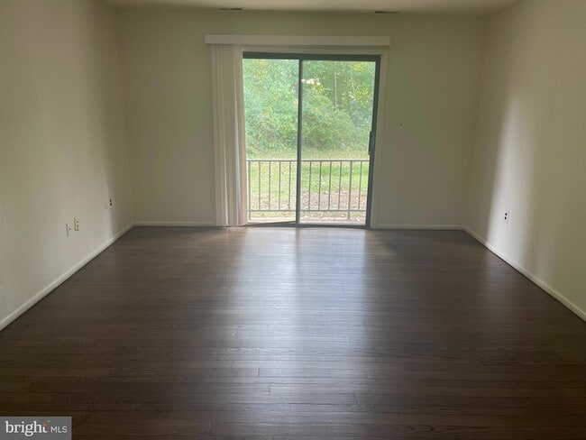 Foto del edificio - 615 Silver Ct