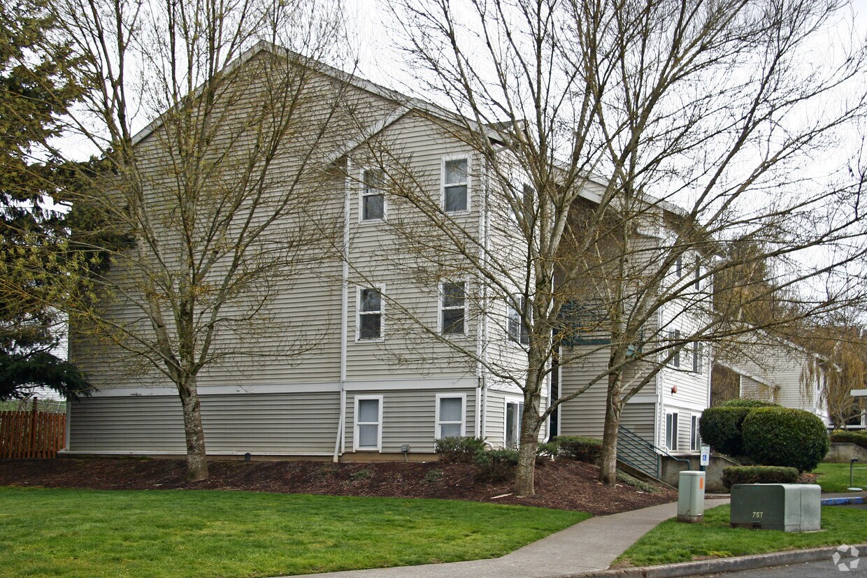 Building Photo - 4608-4620 NE St James Rd