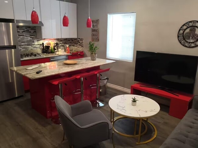 Photo - 1530 W 28th St House