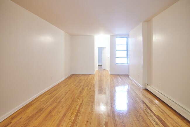 Building Photo - 315 Putnam Ave