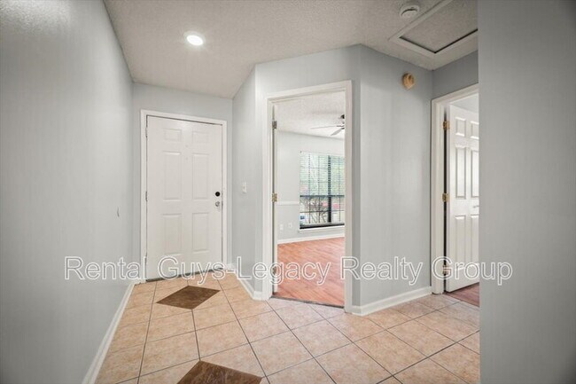 Foto del edificio - 10775 Rutgers Rd