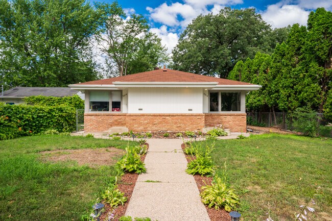 Foto del edificio - 5312 Hiawatha Ln