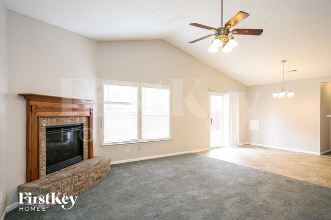 Foto del edificio - 12168 Lindley Dr