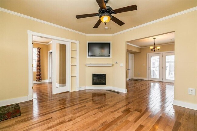Building Photo - Updated SW Side 2 bed/1.5 Bath