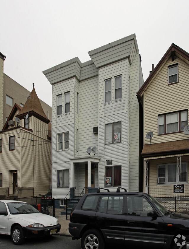 Building Photo - 540 28th St