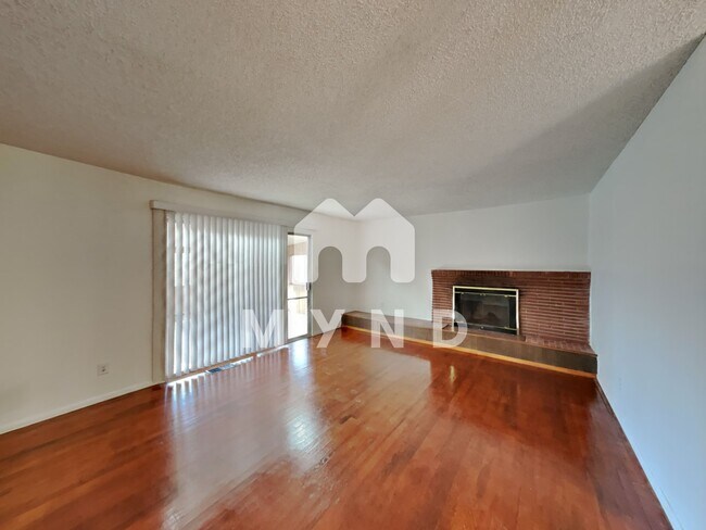 Building Photo - 1401 Doric Dr