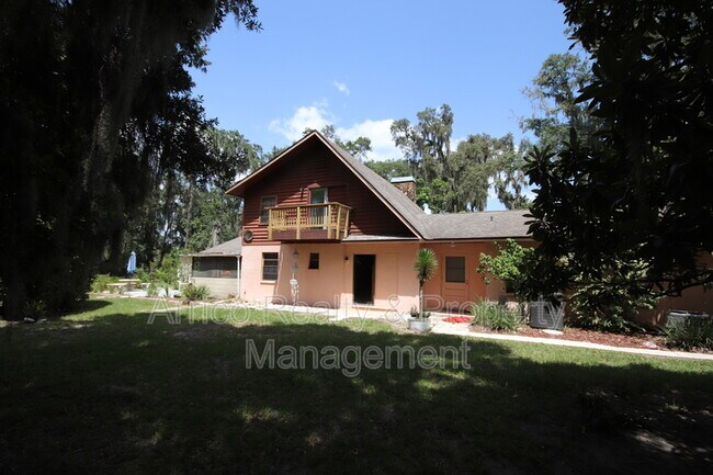 Building Photo - 7121 Lithia Pinecrest Rd