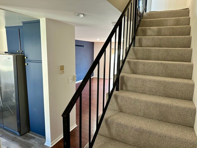 Foto del edificio - 719 N Eucalyptus Ave