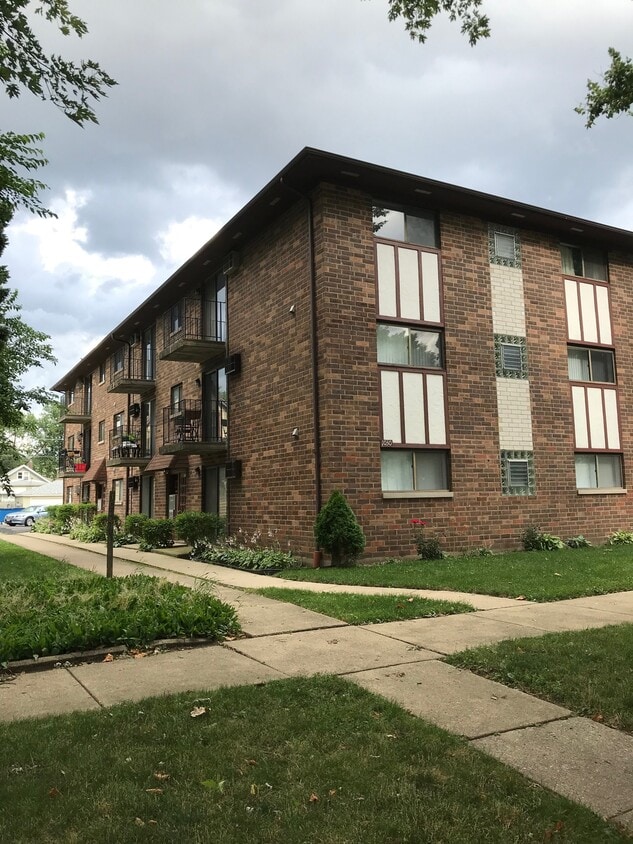 Primary Photo - 1030 Dunlop Ave