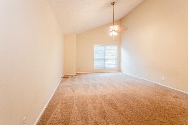 Foto del edificio - 4709 Misty Slope Ln