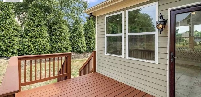 Building Photo - 4 BD 2.5 BA  2 Story in popular Heritage G...
