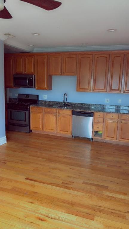 Primary Photo - 917 E 78th St